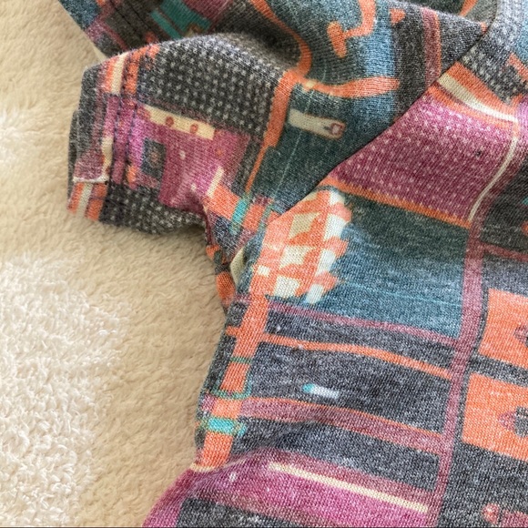 LuLaRoe Classic T - size XS, trunk print - Picture 5 of 6